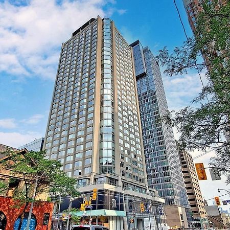 University Of Toronto Utsg Suites Экстерьер фото