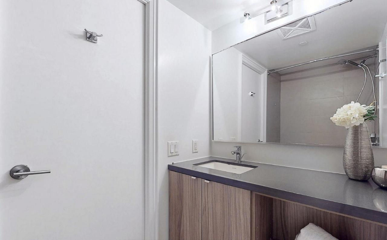 University Of Toronto Utsg Suites Экстерьер фото